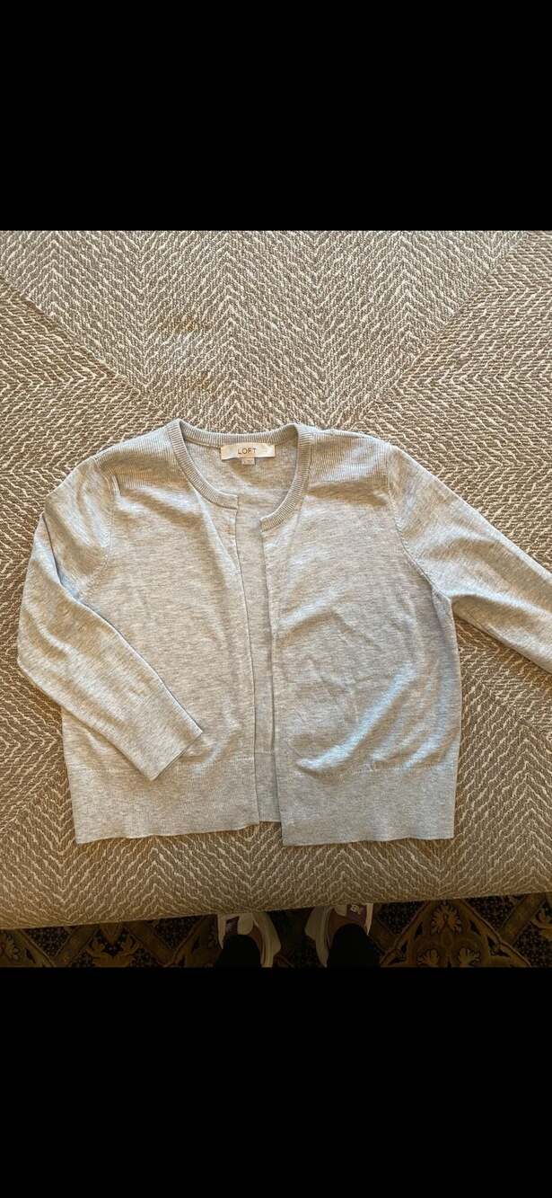 LOFT Ann Taylor Gray Crew Neck Fine Gauge Cardigan Sweater Small Womens